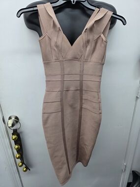 Sleeveless V-Neck Bodycon Dress in Mauve
